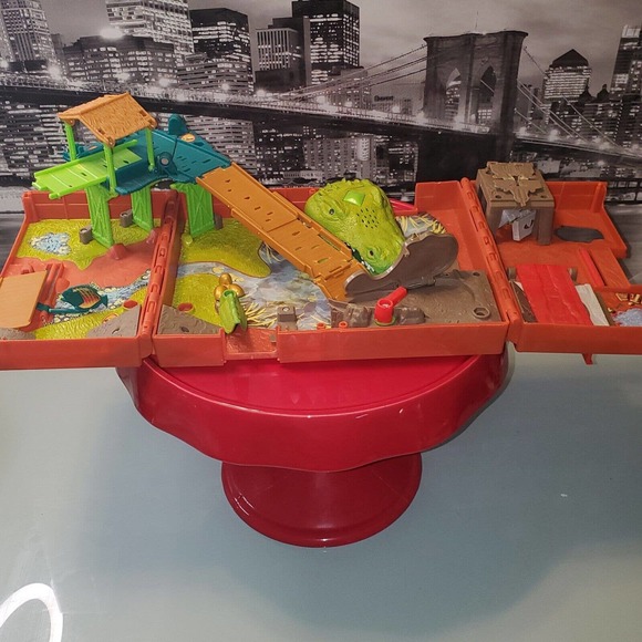 Matchbox Toys 208 Matchbox Mattel Alligator Swamp Foldup Track Play